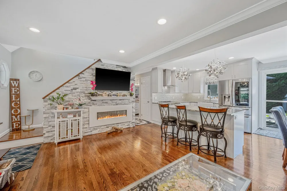 8 Paynes Lane East Quogue, NY 11942