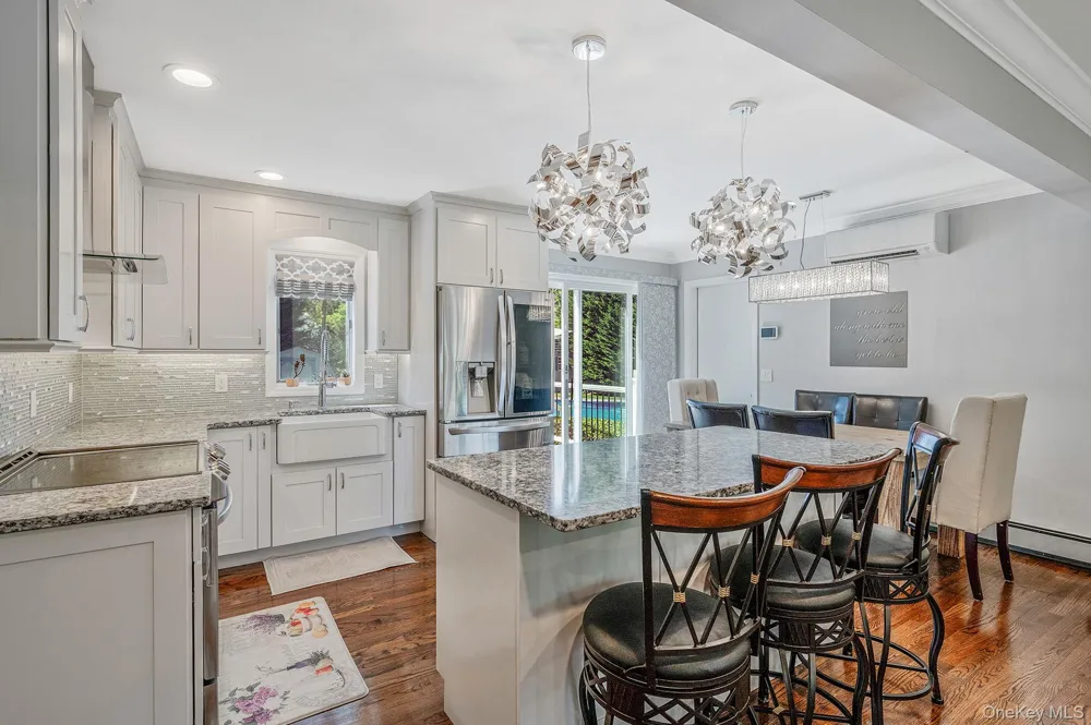 8 Paynes Lane East Quogue, NY 11942