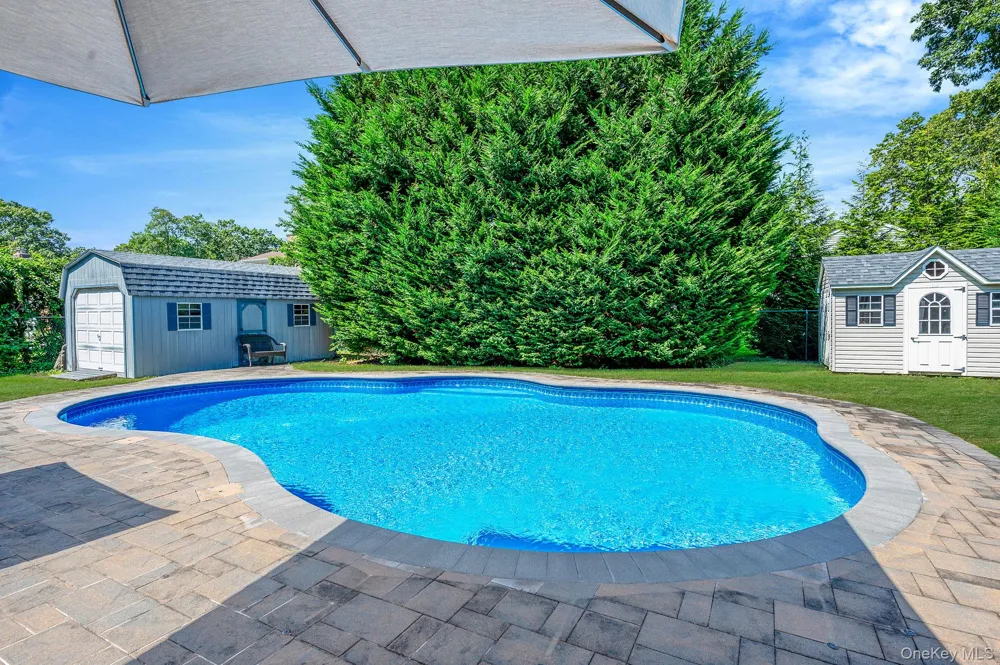 8 Paynes Lane East Quogue, NY 11942