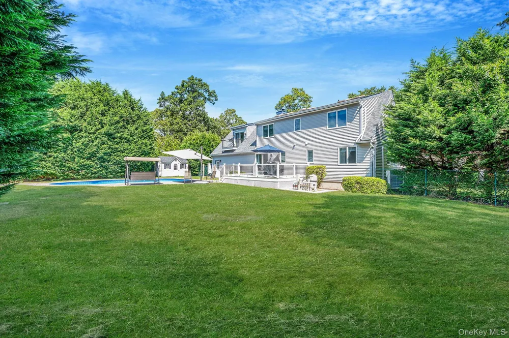 8 Paynes Lane East Quogue, NY 11942