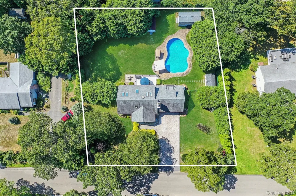 8 Paynes Lane East Quogue, NY 11942