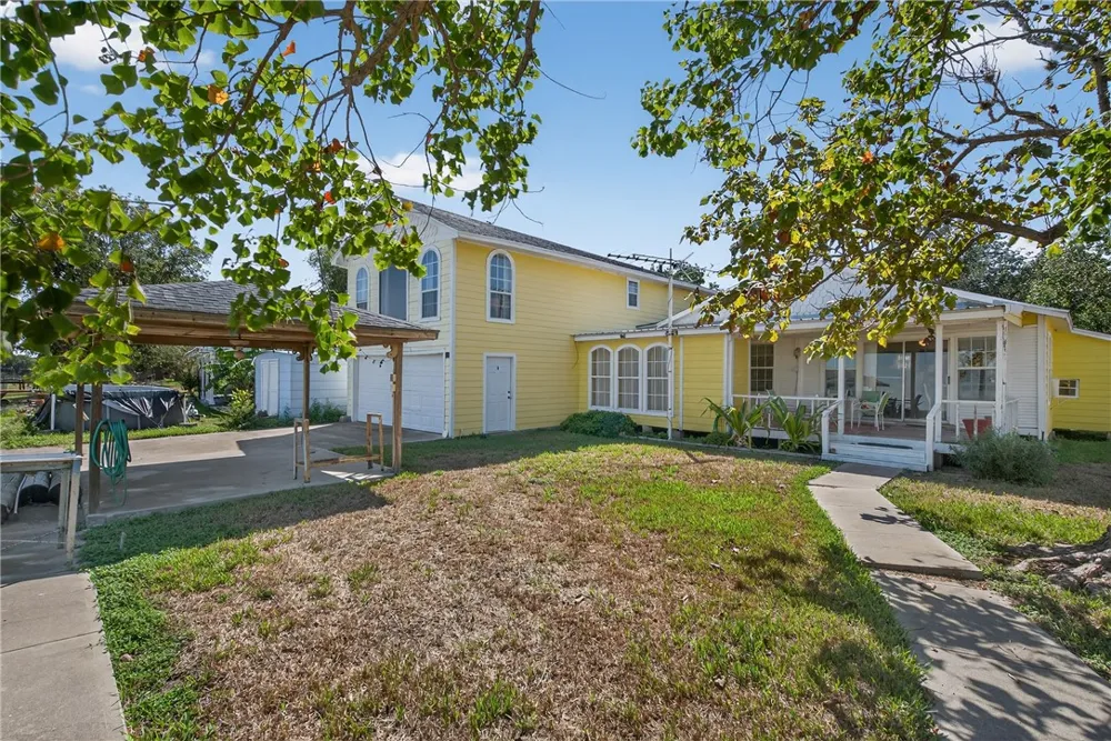 107 E Lakefield Drive Mathis, TX 78368