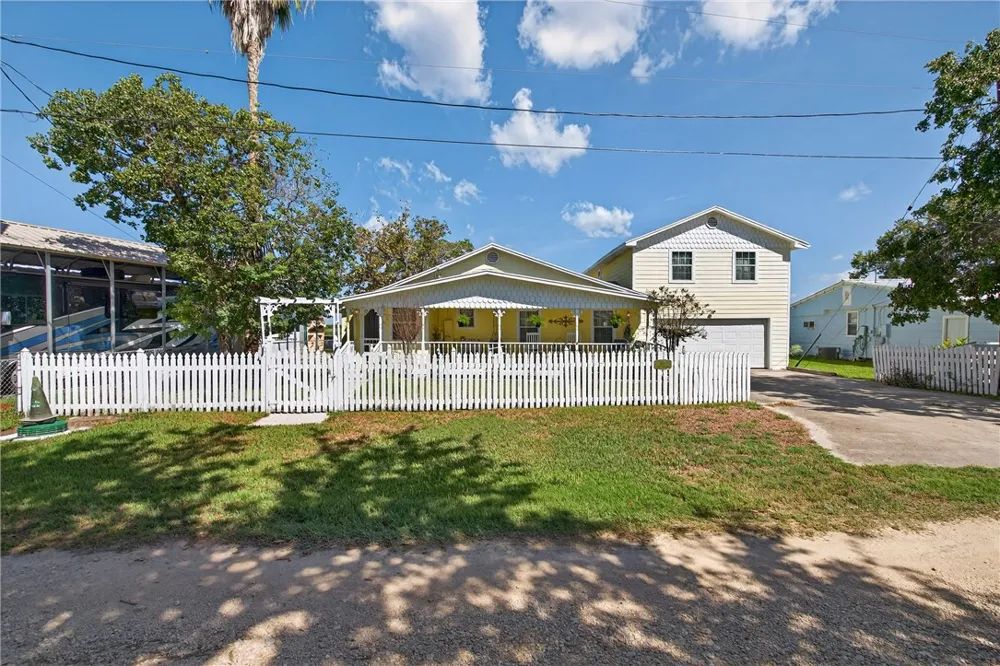 107 E Lakefield Drive Mathis, TX 78368