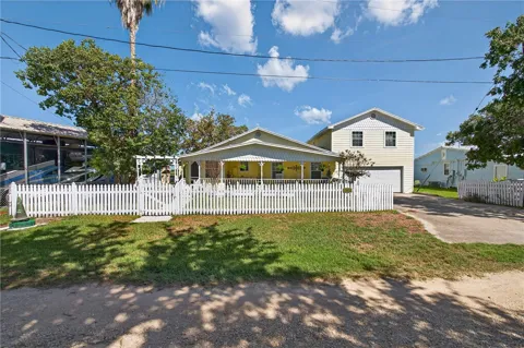 107 E Lakefield Drive