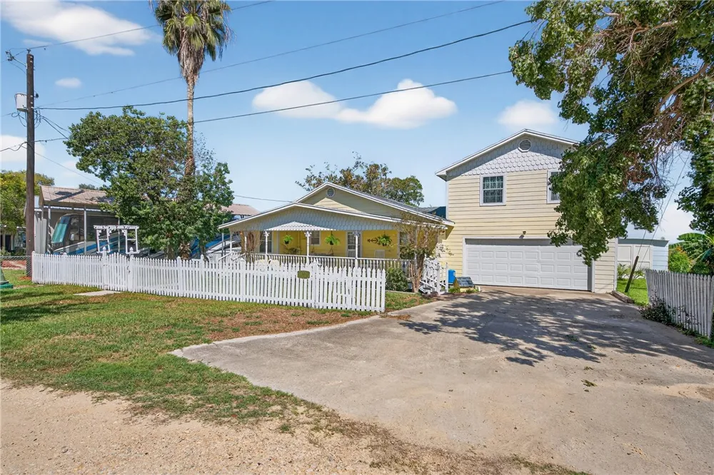 107 E Lakefield Drive Mathis, TX 78368