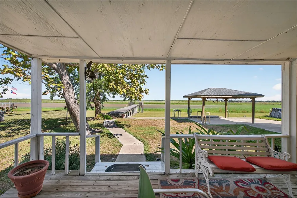 107 E Lakefield Drive Mathis, TX 78368