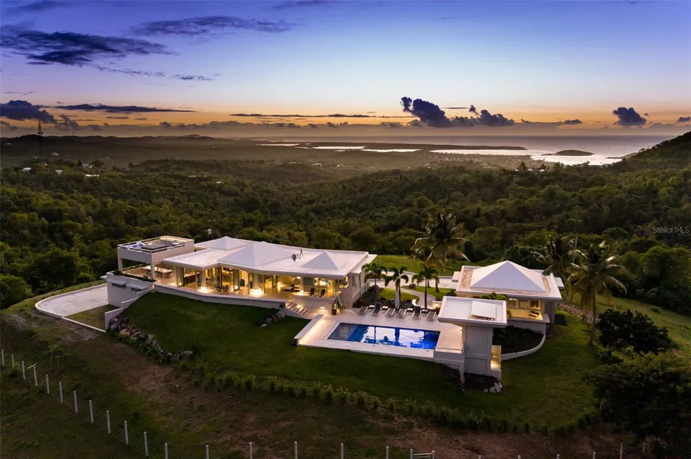 A/B CASA LIMONES Vieques, PR 00765