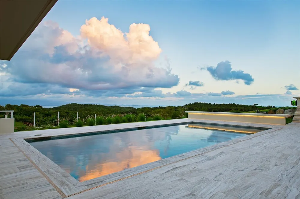 A/B CASA LIMONES Vieques, PR 00765