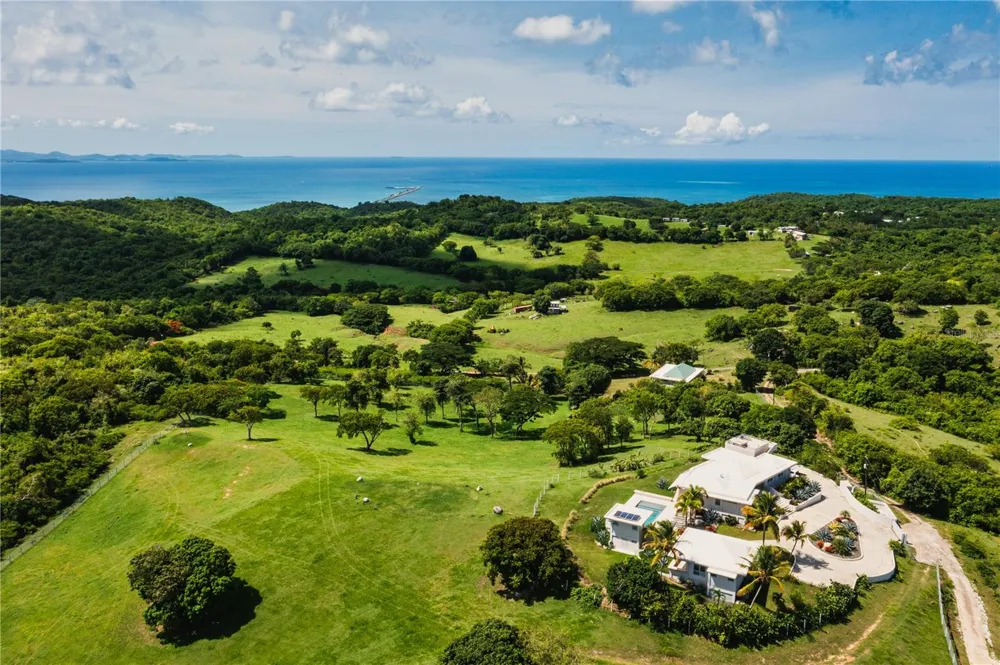 A/B CASA LIMONES Vieques, PR 00765