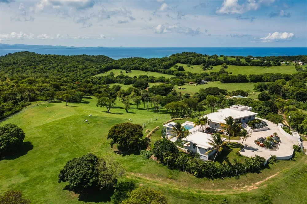 A/B CASA LIMONES Vieques, PR 00765
