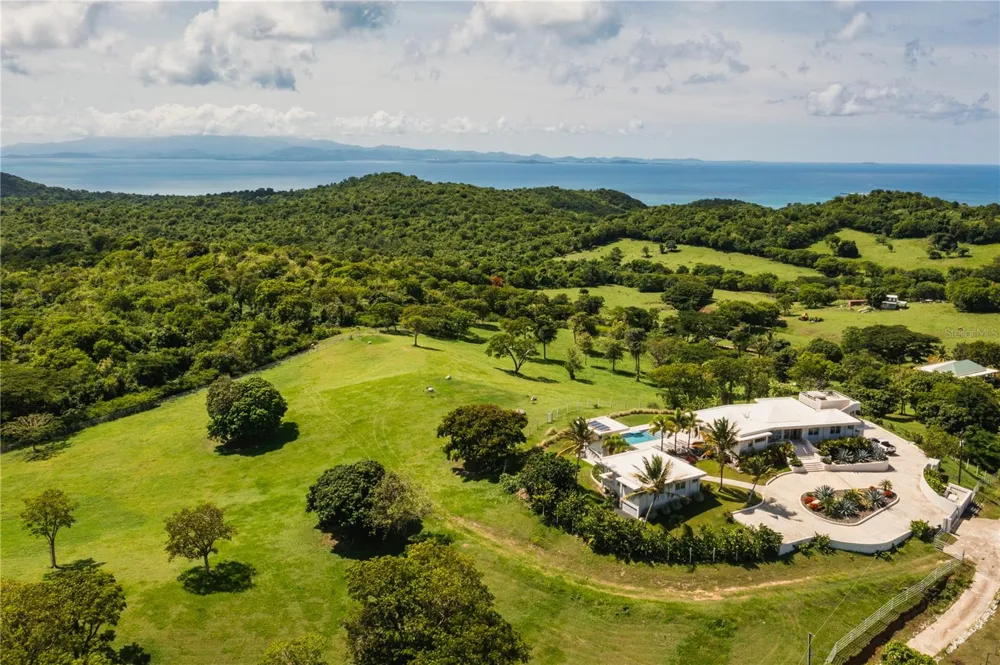 A/B CASA LIMONES Vieques, PR 00765
