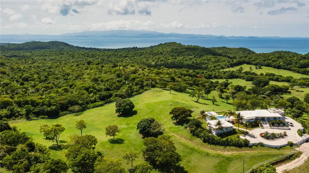A/B CASA LIMONES Vieques, PR 00765