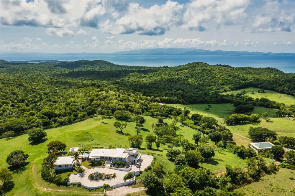 A/B CASA LIMONES Vieques, PR 00765
