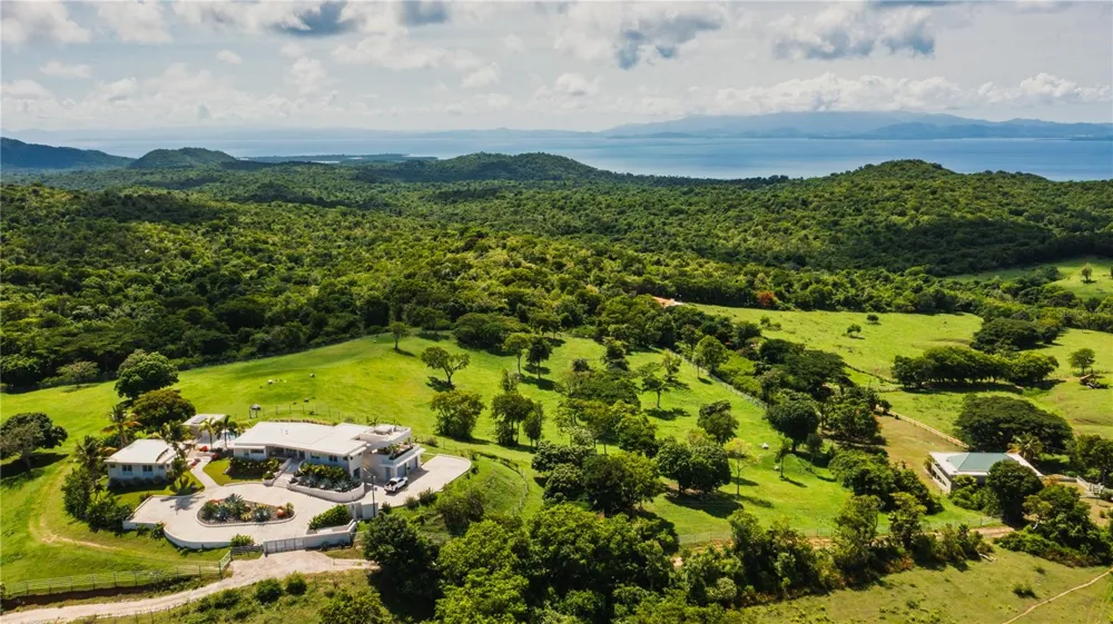 A/B CASA LIMONES Vieques, PR 00765