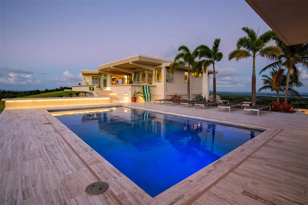 A/B CASA LIMONES Vieques, PR 00765