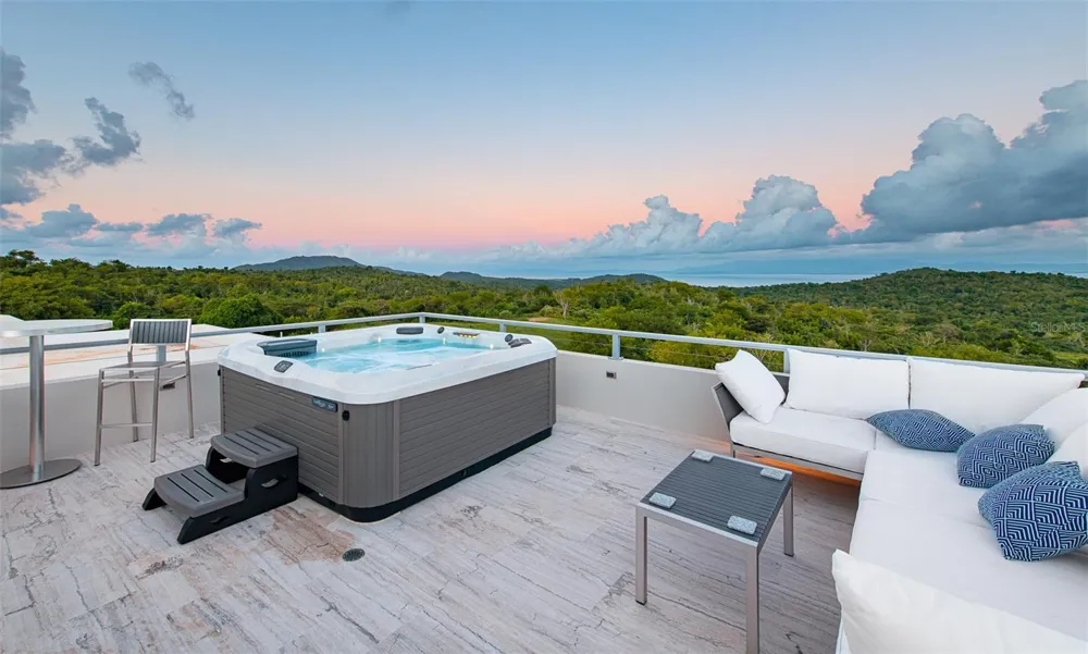 A/B CASA LIMONES Vieques, PR 00765