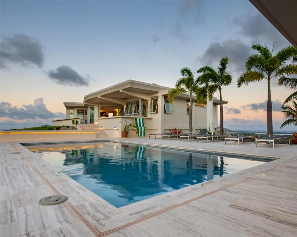 A/B CASA LIMONES Vieques, PR 00765