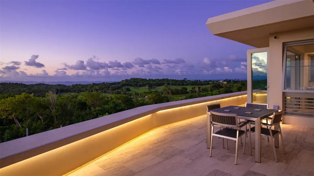 A/B CASA LIMONES Vieques, PR 00765