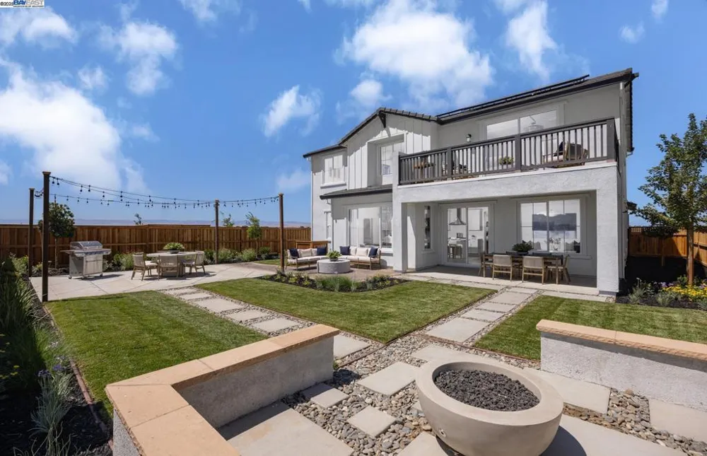 17184 Coral Tree Lane Lathrop, CA 95330