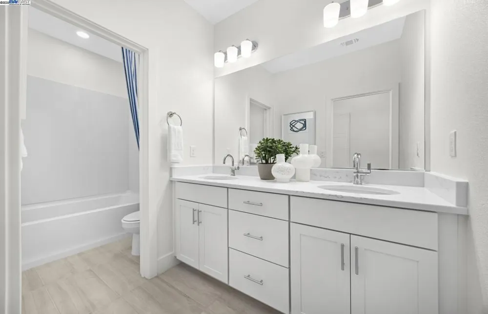 17184 Coral Tree Lane Lathrop, CA 95330