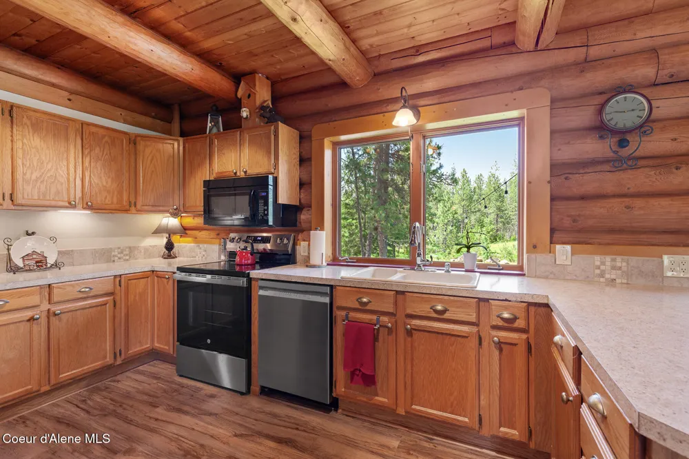 2609 W SEASONS ROAD Athol, ID 83801