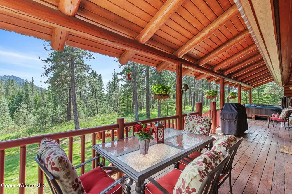 2609 W SEASONS ROAD Athol, ID 83801
