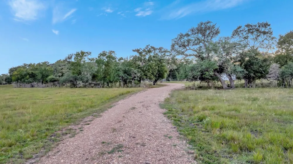 2698 County Road 284 Edna, TX 77957