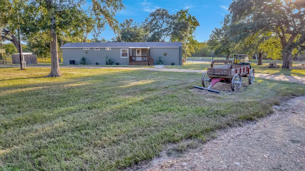 2698 County Road 284 Edna, TX 77957
