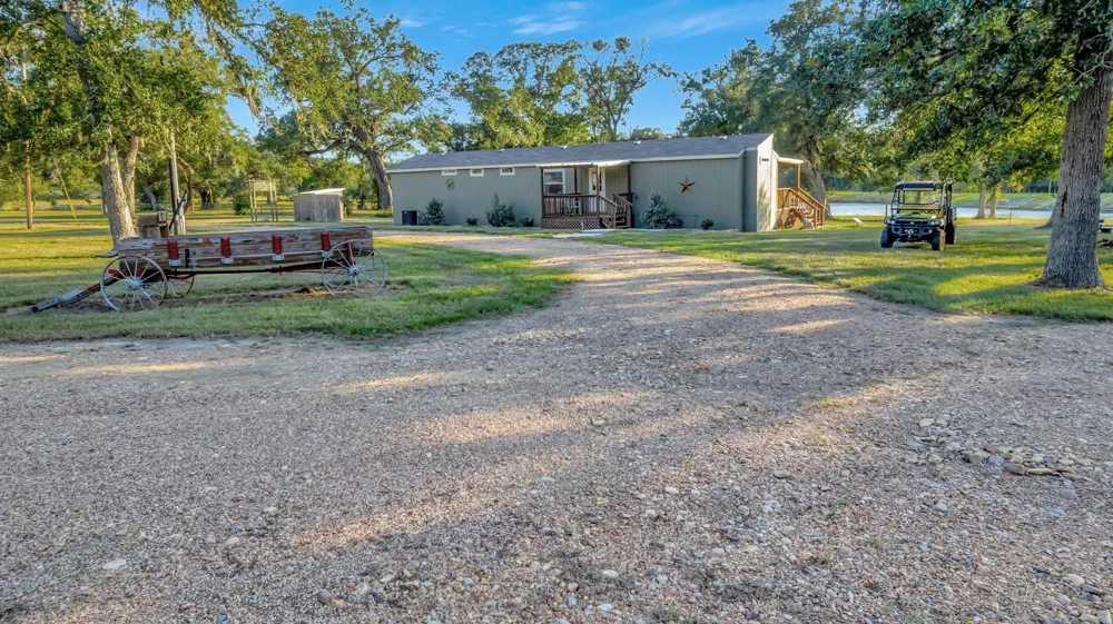 2698 County Road 284 Edna, TX 77957
