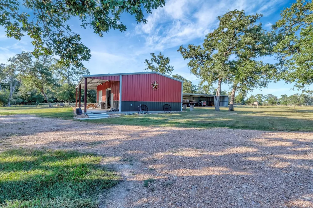 2698 County Road 284 Edna, TX 77957