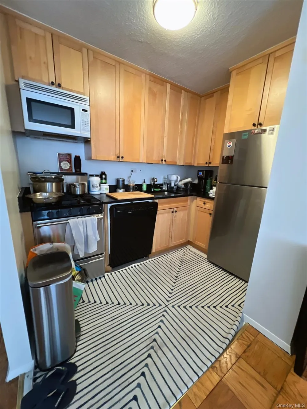333 E 45th Street #17F New York (Manhattan), NY 10017