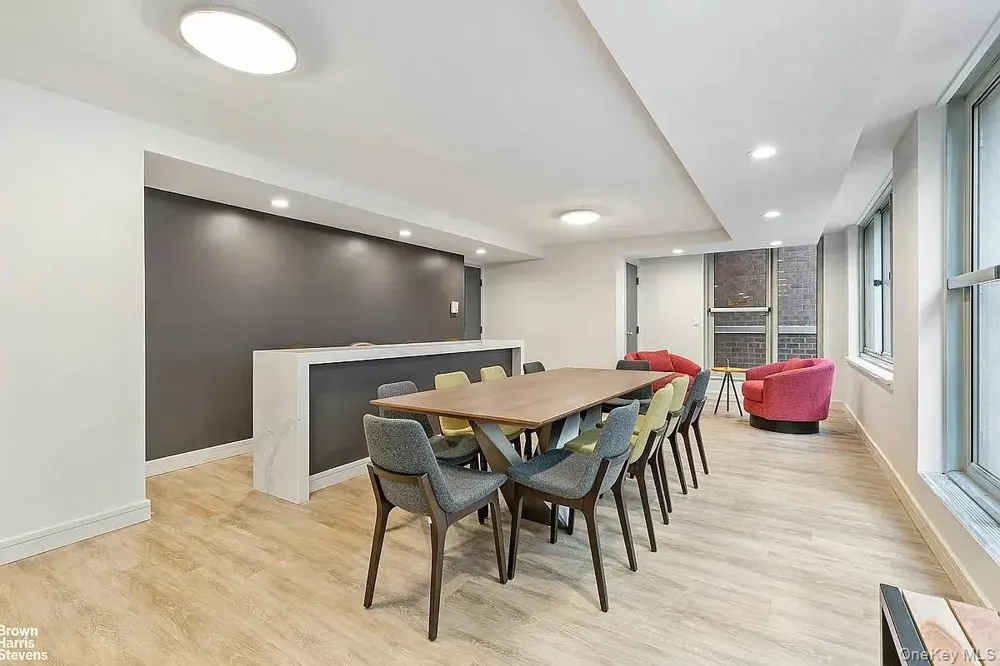 333 E 45th Street #17F New York (Manhattan), NY 10017