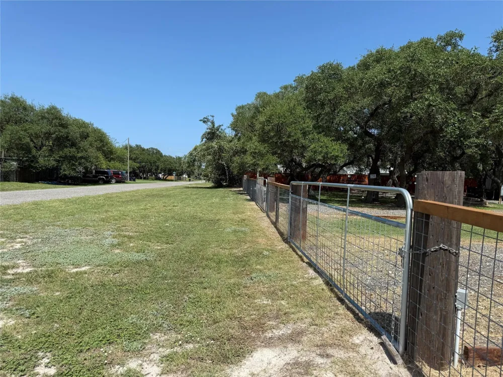 624 Hood Street Rockport, TX 78382