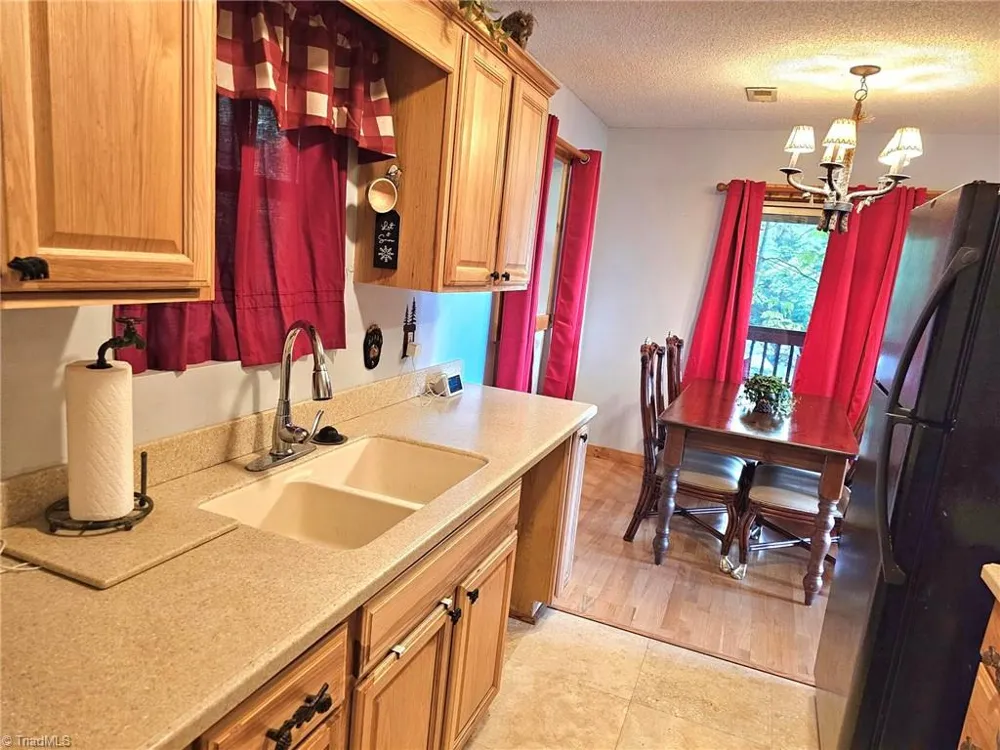 582 Deer Crossing Lane Lenoir, NC 28645