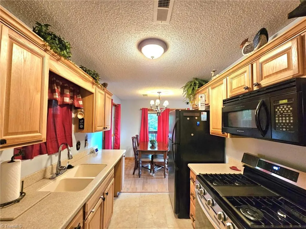 582 Deer Crossing Lane Lenoir, NC 28645