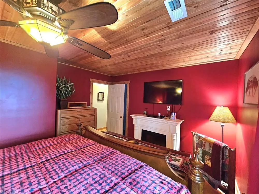 582 Deer Crossing Lane Lenoir, NC 28645