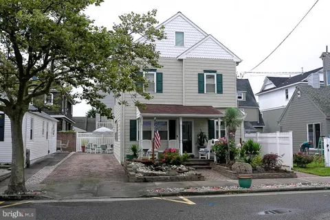 32 MANOR AVENUE