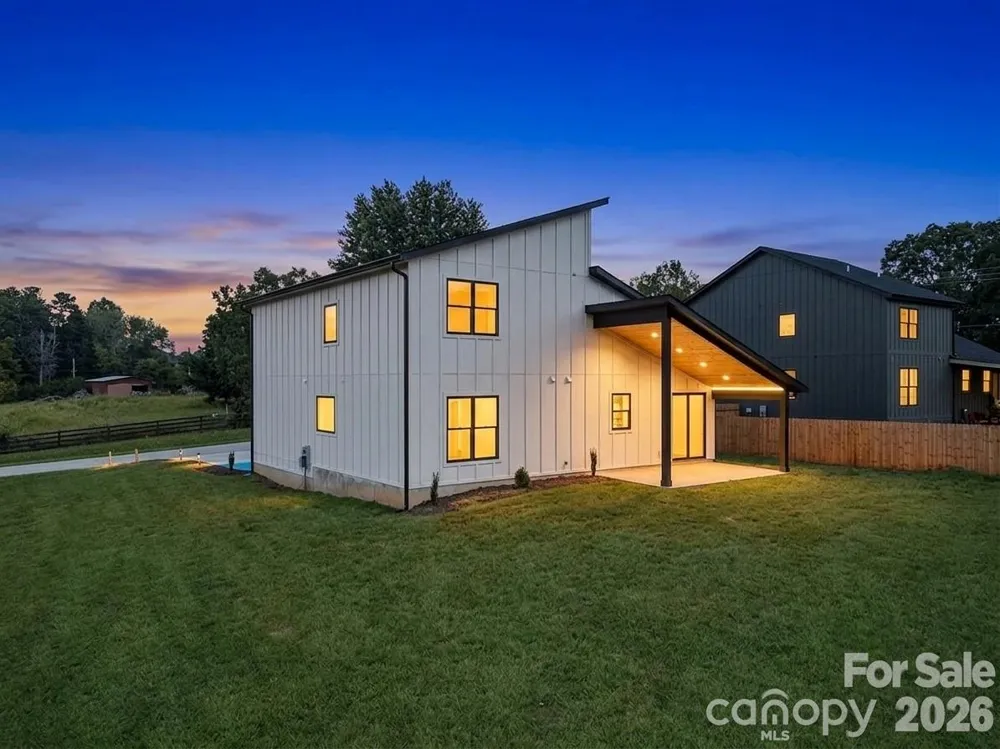760 New Hope Road Flat Rock, NC 28731