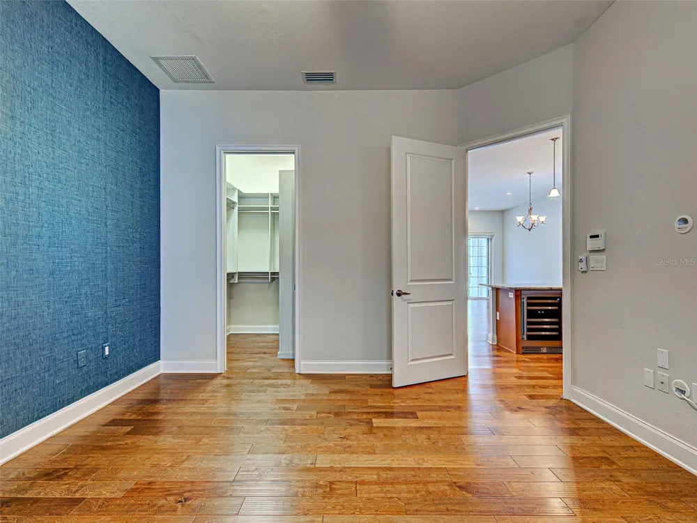 445 NOKOMIS AVENUE S #210 Venice, FL 34285