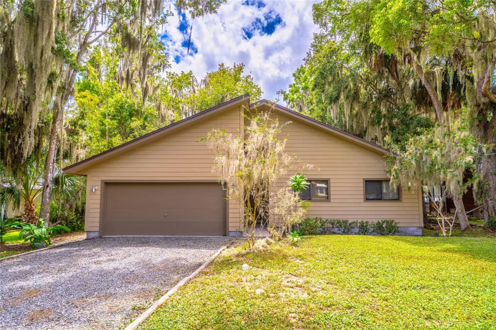 121 LAKE GEORGE DRIVE Georgetown, FL 32139