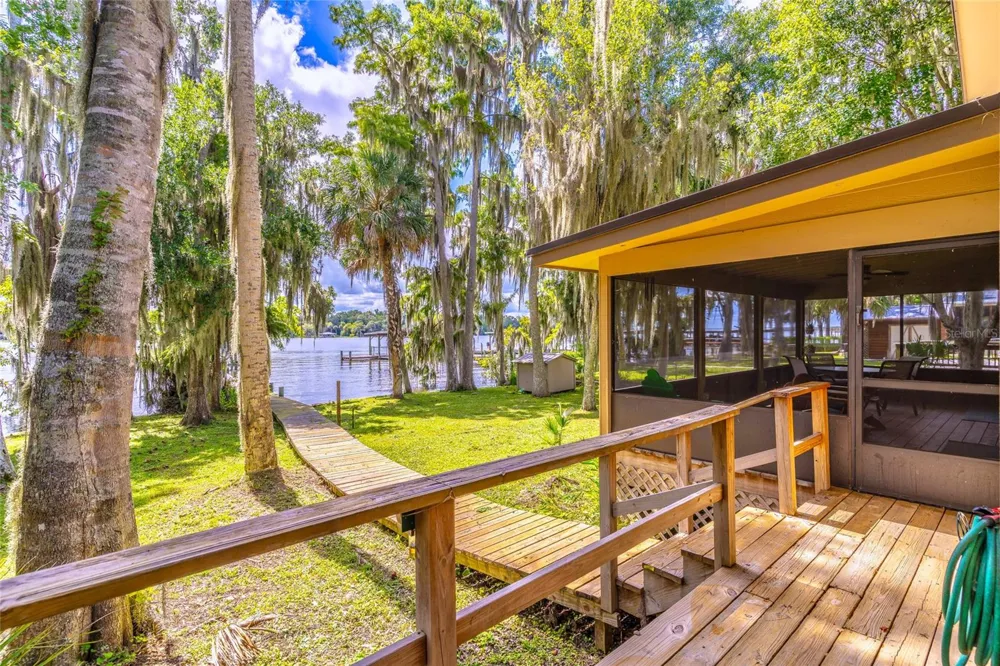 121 LAKE GEORGE DRIVE Georgetown, FL 32139