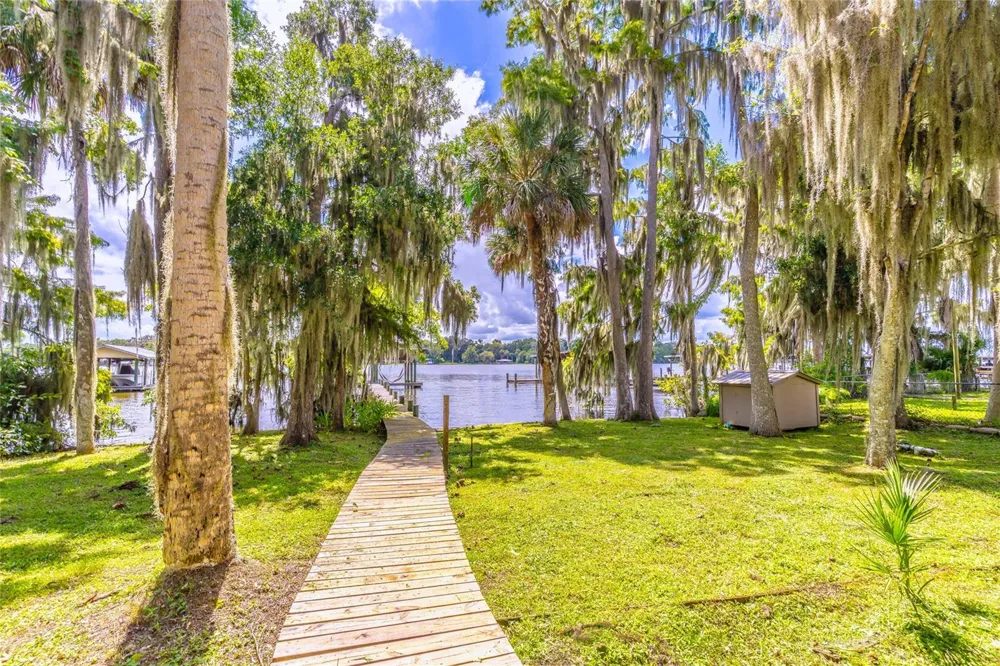 121 LAKE GEORGE DRIVE Georgetown, FL 32139