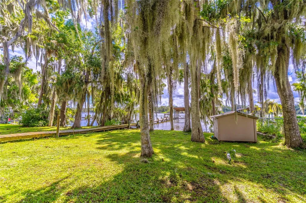 121 LAKE GEORGE DRIVE Georgetown, FL 32139