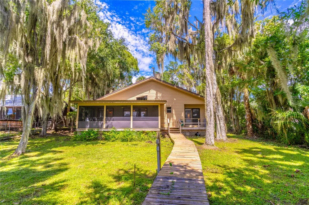 121 LAKE GEORGE DRIVE Georgetown, FL 32139