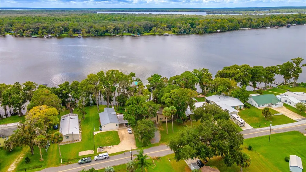 121 LAKE GEORGE DRIVE Georgetown, FL 32139