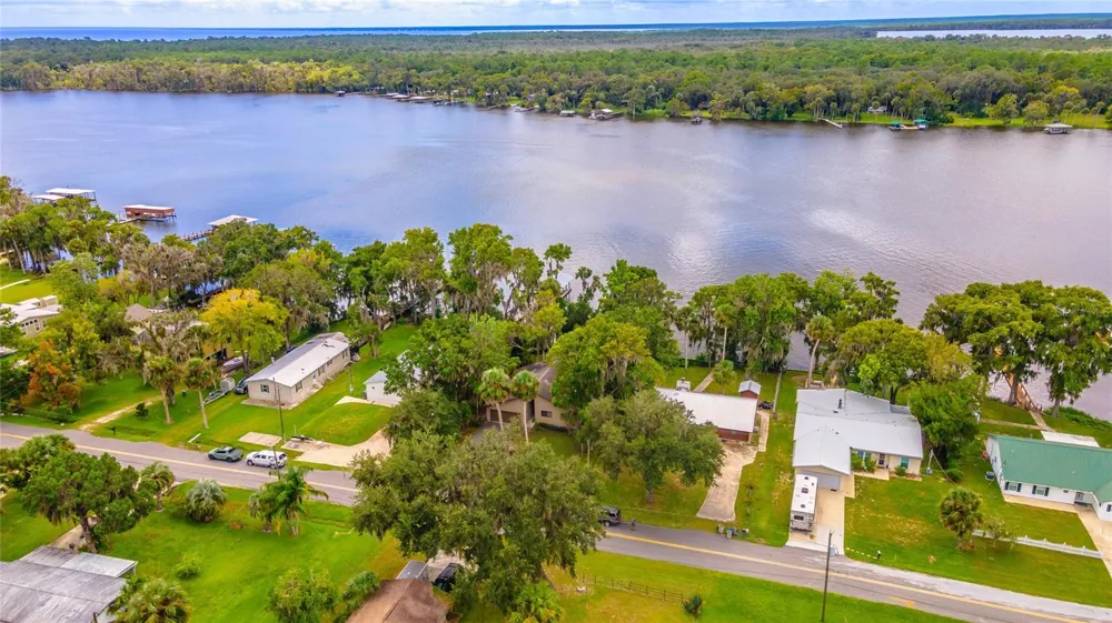 121 LAKE GEORGE DRIVE Georgetown, FL 32139