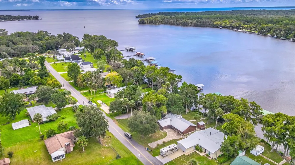 121 LAKE GEORGE DRIVE Georgetown, FL 32139