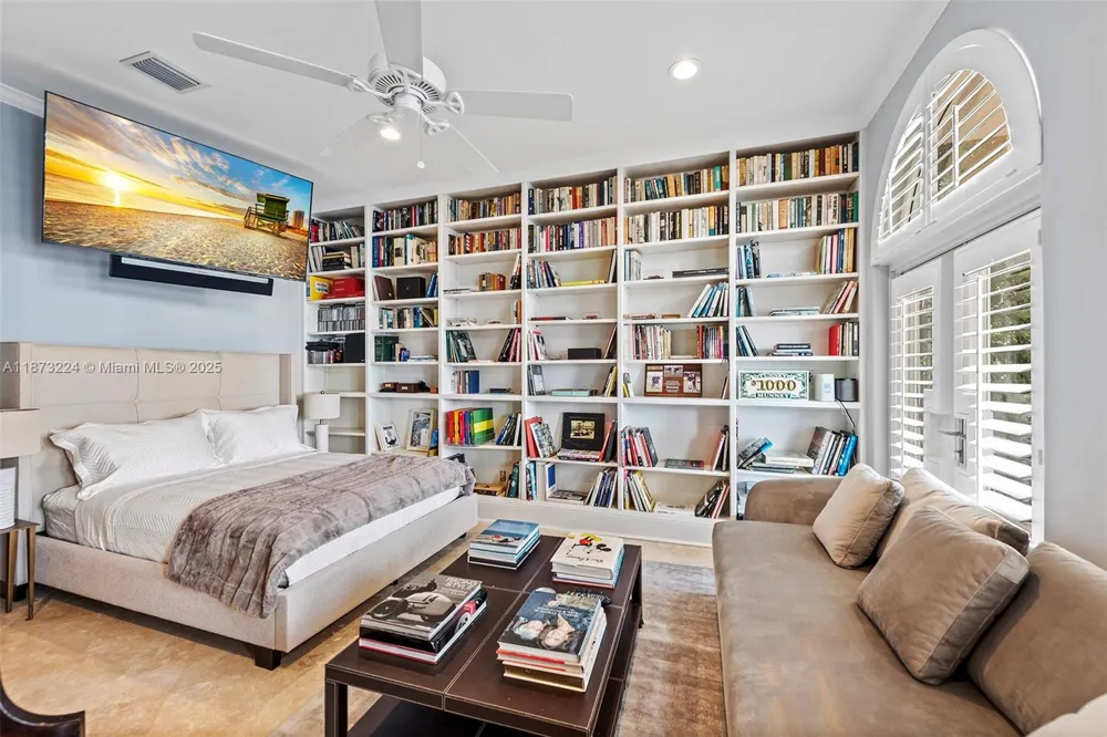814 W Dilido Dr Miami Beach, FL 33139