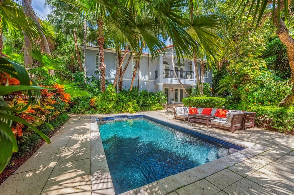 814 W Dilido Dr Miami Beach, FL 33139