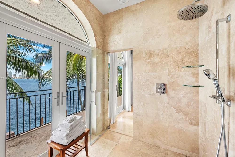 814 W Dilido Dr Miami Beach, FL 33139